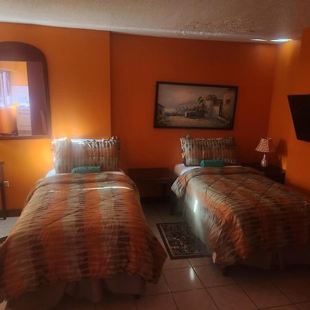 Turtle Towers Apartment Ocho Rios Exterior photo